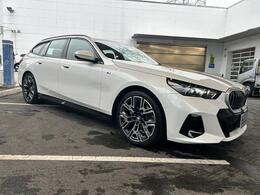 ウォータースポットが出来にくい親水性コートは強さに応じて3種類、【ミラーフィニッシュ】【同スーパー】【同プレミアム】がございます。コーティングは下地処理が肝心、確かな技術で施工します、お任せ下さい！