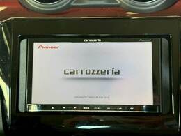 【7型メモリーナビ】フルセグテレビやブルートゥース接続、DVD再生など多彩な機能を併せ持っており、インパネ周りがすっきりしてますね！