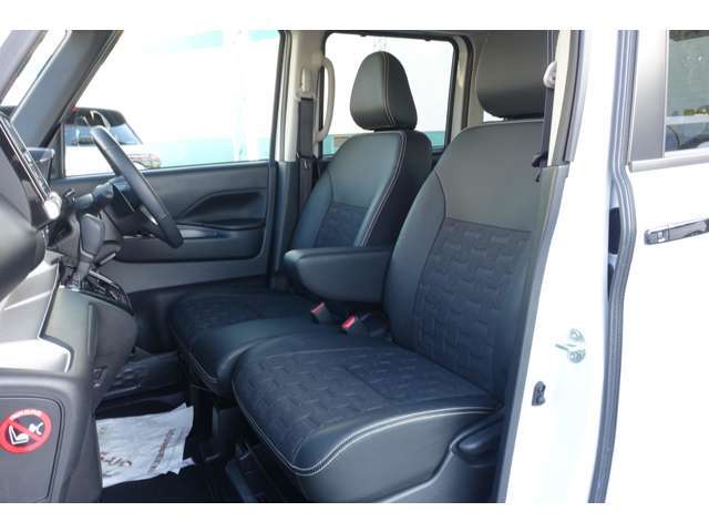 撥水シート生地なので、飲み物をこぼしてもすぐに拭き取れます。