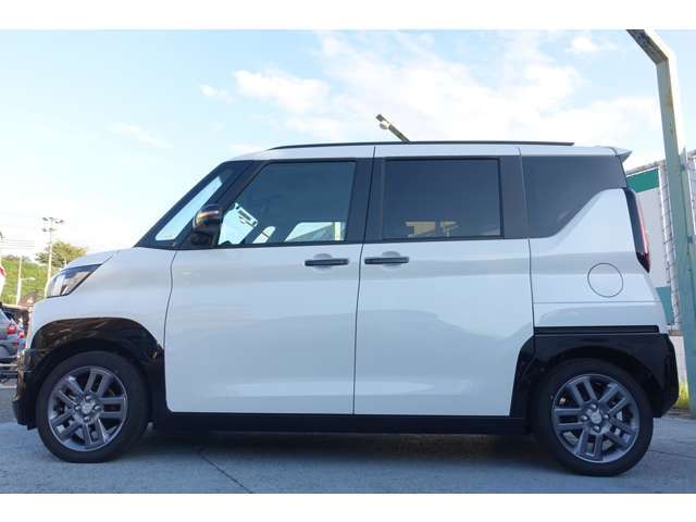 支払総額　＝　車両本体価格＋諸費用　（法定費用＋販売店手数料）です。店頭納車が前提ですが、自宅への納車のなどは、別途費用になります。兵庫県以外での登録は、支払総額が異なります。お問合せください。