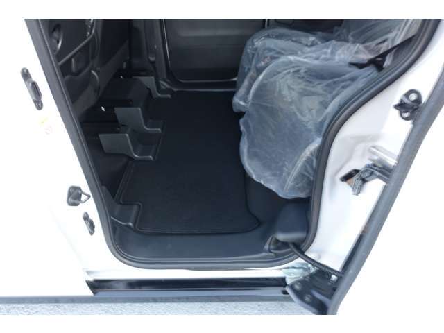 スライドドアの開口幅が広く、乗り降りをスムーズにできます。