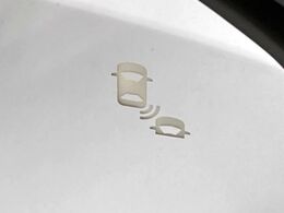 【後方車輛検知】走行中、ドアミラーの死角になりやすい箇所に後続車が接近するとサイドミラー付近に警告を表示、ドライバーに注意喚起をしてくれます。