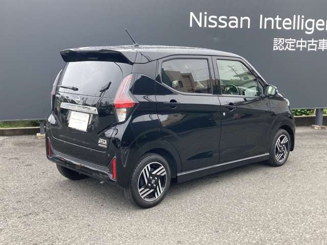プライバシ-ガラスが装備されています。外を見るときは気にならずに、後方車両から車内が見えにくい設計です。