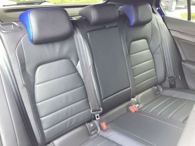リアシートも綺麗です
