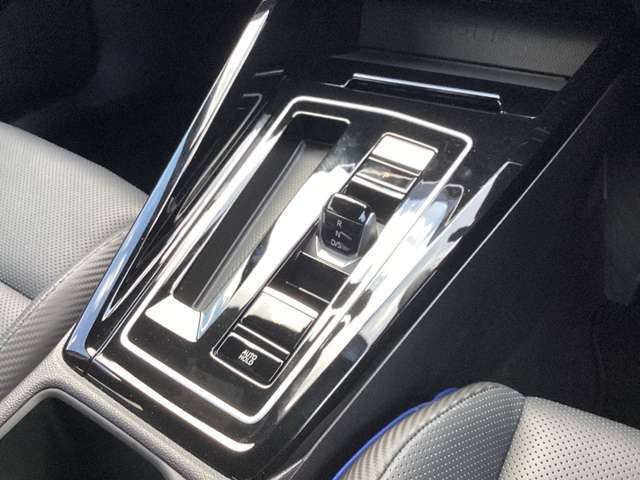 7速DSGトランスミッション。切れ目のない滑らかな加速、瞬時の変速、燃費向上にも貢献。