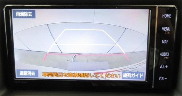 バックモニターは、ガイドライン付。ハンドル操作に合わせてガイドラインが変化し、苦手なバックをアシストします。