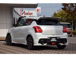 ●当店ではスマホにてInstantLiveによる中継型ライブ商談を取り入れております。スマホを介して動画にて車両をご覧いただきご来店いただく事の難しい遠方のお客様にも安心して購入頂けます。