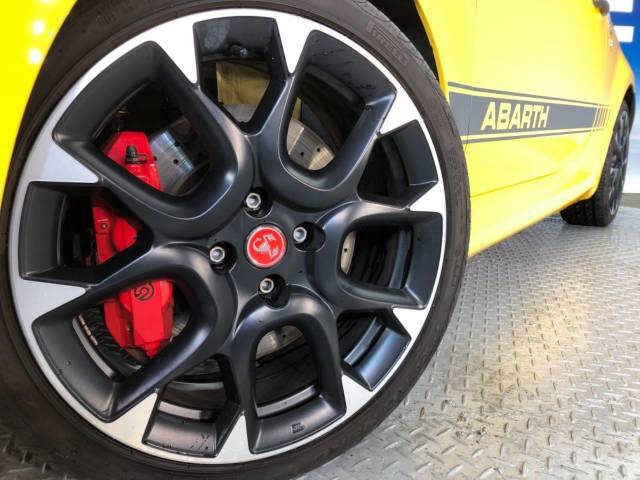 ●Brembo製赤キャリパーブレーキ