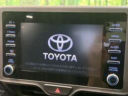 【ディスプレイオーディオ】お手持ちのスマートフォンとの連携で、ナビや音楽再生など各種アプリを使用可能。スマホに近い感覚でお使いいただけます♪