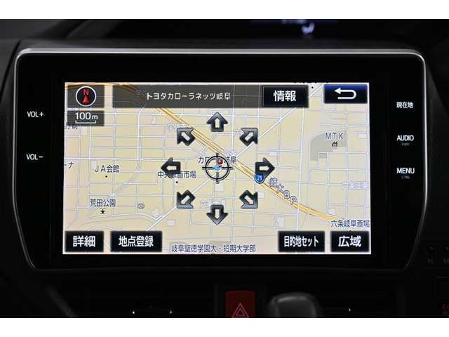 純正ナビを装備。タッチパネル式で使いやすく、お出かけもラクラクです。