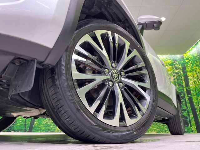 【純正18インチアルミホイール】外観にマッチした純正アルミホイールを装着しております。各種社外アルミホイールや、スタッドレスタイヤも取扱いしております。是非ご相談ください♪