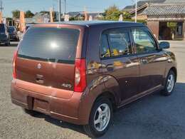 後席プライバシーガラス装備！後方から見えにくくプライバシーが守られます！