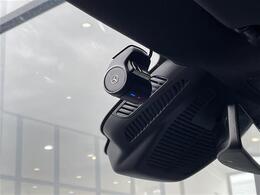 【ドライブレコーダー】映像・音声などの運転中の記録を残します。事故などを起こした起こされた時の証拠になりえますので、もしも時でも安心ですね。