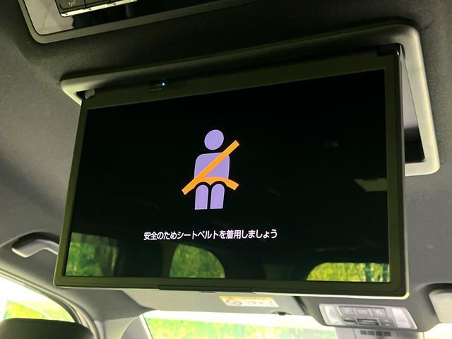 【フリップダウンモニター】大画面モニターで後席でもエンタメをお楽しみいただけます。小さなお子様にも大人気の装備です♪