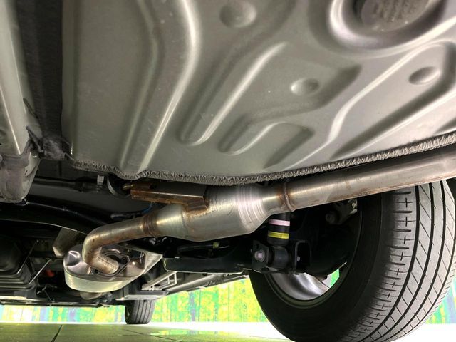 お車を安心してお乗りいただく為には、足回りの定期点検が欠かせません。サービスサポート（有償保証）では無料点検もご提供しており、安心のカーライフをお過ごしいただけるサポート体制が整っています。