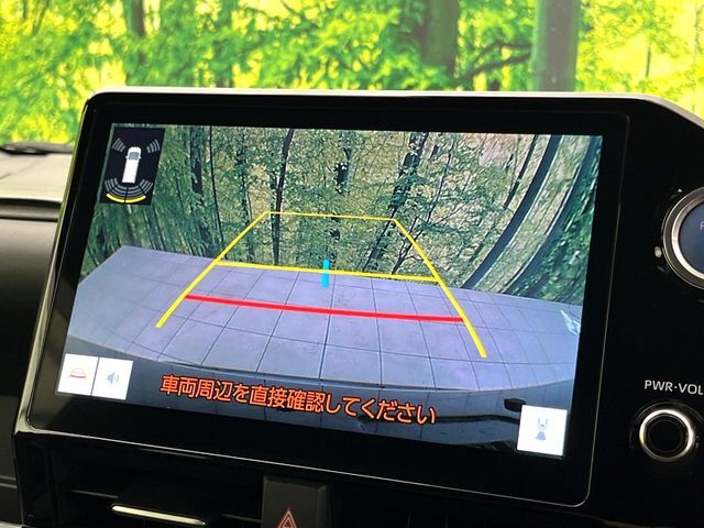 【バックカメラ】駐車時に後方がリアルタイム映像で確認できます。大型商業施設や立体駐車場での駐車時や、夜間のバック時に大活躍！運転スキルに関わらず、今や必須となった装備のひとつです！
