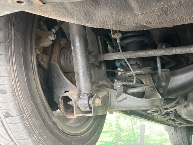お車を安心してお乗りいただく為には、足回りの定期点検が欠かせません。サービスサポート（有償保証）では無料点検もご提供しており、安心のカーライフをお過ごしいただけるサポート体制が整っています。