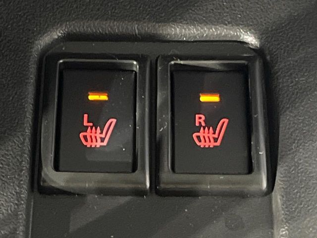 【シートヒーター】寒い日に重宝するシートヒーター！エアコンより早く温まってくれるので寒がりの人も安心ですね♪エアコンの温風は乾燥するから苦手、という方にもをおすすめです。