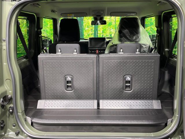 普段のお買い物や通勤、送迎等に十分な荷室スペースを確保しております。セカンドシートを倒すと、大きな荷物の積載も可能です♪