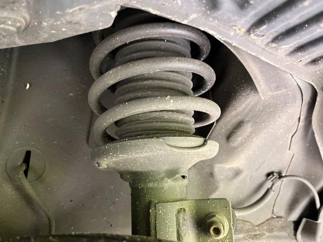 お車を安心してお乗りいただく為には、足回りの定期点検が欠かせません。サービスサポート（有償保証）では無料点検もご提供しており、安心のカーライフをお過ごしいただけるサポート体制が整っています。