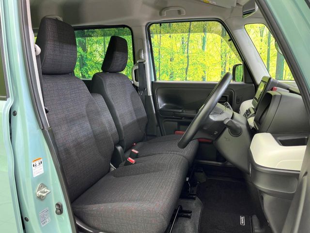 運転席シート廻りは使用感も少なく、良好な状態となっています。丁寧に使われていたことがよくわかりますね。