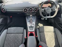 高度な訓練・教育を受けたAudi専門のテクニシャンが、100項目にもおよぶ精密な点検を実施。すべてをクリアしたAudi車だけがあなたのお手元に届けられます。