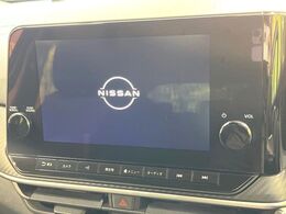 【メーカー純正ナビ】インテリアに溶け込むスタイリッシュな「専用設計」メーカーナビを装備♪視認性や操作性など基本性能にも優れ、より上質なカーライフをお楽しみいただけます。