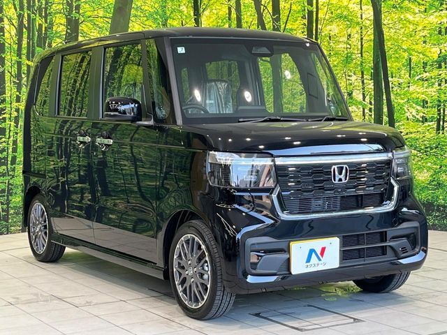 大好評のボディコーティング「弾スプラッシュコート」もご納車までに施工可能。通常のガラスコートと異なる、耐久年数6年の無機質ガラスコーティングが、ボディをキレイな状態に保ってくれます。