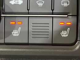 【シートヒーター】寒い日に重宝するシートヒーター！エアコンより早く温まってくれるので寒がりの人も安心ですね♪エアコンの温風は乾燥するから苦手、という方にもをおすすめです。