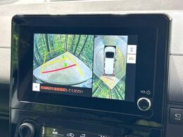 【パノラミックビューモニター】専用のカメラにより、上から見下ろしたような視点で360度クルマの周囲を確認することができます☆死角部分も確認しやすく、狭い場所での切り返しや駐車もスムーズに行えます。