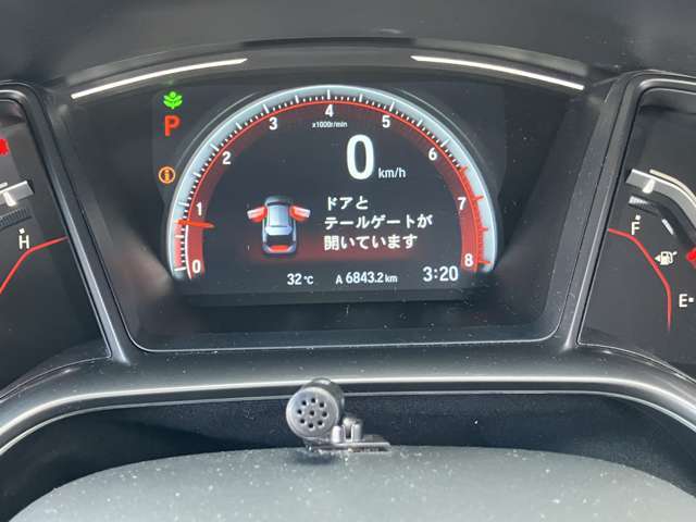 入庫時の車輛チェックではメーターパネル内のランプひとつに至るまで細部に渡り確認し、必要箇所があれば整備致します！