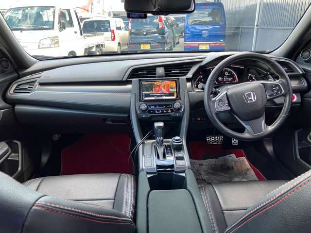 Wエアバッグ・カーテンエアバッグ・ABS★オートエアコン！車内も温度を感知して自動で温度調整♪寒い冬でも暑い夏でも全席に快適な空調を届けてくれます★