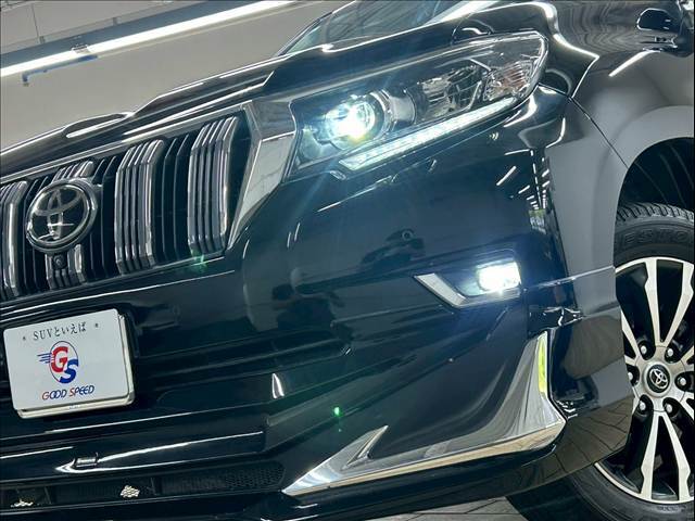 LEDヘッドライト搭載。夜道も明るく照らします。
