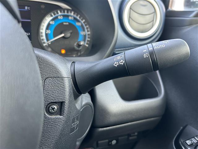 【オートライトシステム】車外の環境に合わせてライトを点灯します☆トンネル入り口では瞬時に点灯するなど、点灯、消灯を車外の明るさに応じて行います☆