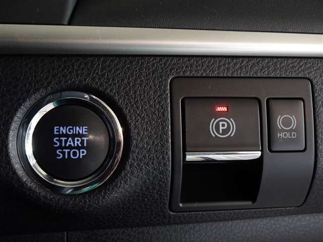 電動パーキングブレーキ・ブレーキホールドを装備してます。ホールド機能は信号待ちが多い一般道で疲労軽減になり、大好評です！