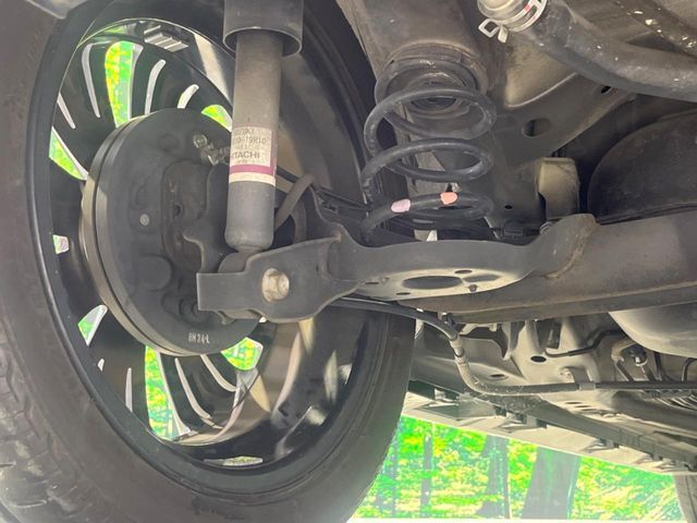お車を安心してお乗りいただく為には、足回りの定期点検が欠かせません。サービスサポート（有償保証）では無料点検もご提供しており、安心のカーライフをお過ごしいただけるサポート体制が整っています。