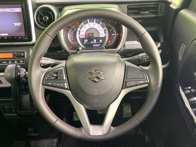 【純正革巻きステアリング】上質な革を使用することで、手にしっかり馴染みとても運転しやすいハンドルです♪