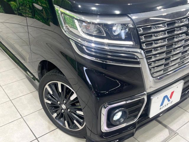 【LEDヘッドライト】悪天候や夜間走行時も良好な視界を確保し安心して運転できる高輝度LEDヘッドライトを装備！点灯速度が早く、消費電力も抑えられています。