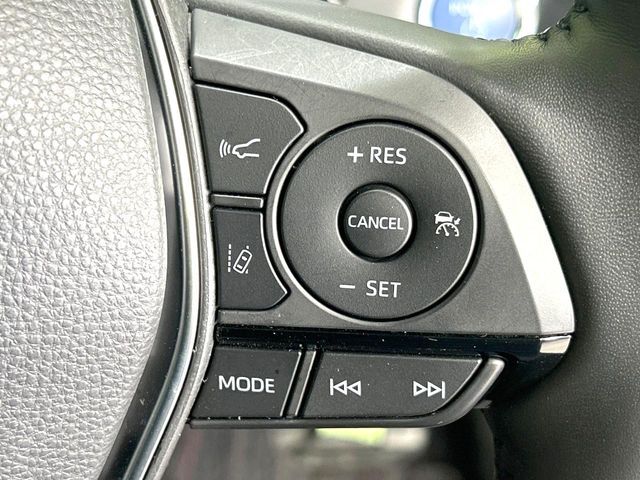 【レーダークルーズコントロール】高速道路での長距離走行が楽に！！自動で速度を保つクルーズコントロールが、衝突軽減システムと連携し、前方の車両を感知して車間を保つように速度調節してくれます！！