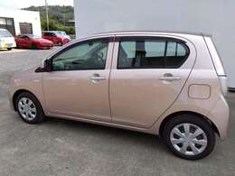 遠方の方（軽自動車）（東海3県以外）はご自分で店舗まで車を取りに来ていただける場合はかかりませんので車両総額プラス1万円（車はナンバー付）になります。下取り車も可能です