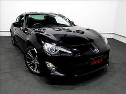 当店では低価格カーを専門に取り扱っています。初めてハンドルを握る方には、”車を操る楽しさ”を感じて頂ければ幸いです。