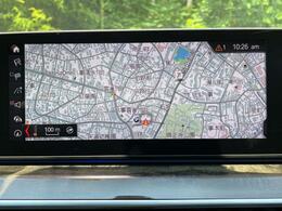 【純正ナビゲーション】BMWのナビゲーションは操作性も良く、詳細な地図情報と交通状況を見やすく表示し、快適なドライビングをサポートしながら目的地までナビゲートします。