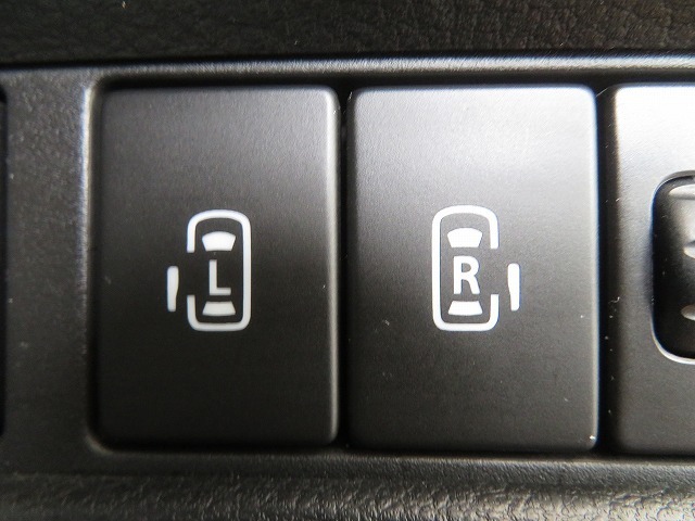 ◆◆両側電動スライドドア！！荷物で手が塞がる時など簡単にドアの開閉が出来ます！何より力いらずで開閉OK！女性やお年寄りにも優しい♪電動機能はOFFにもできますから元気なお子様の駆け出しも安心！