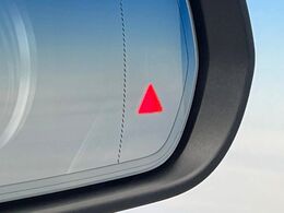 ●ブラインドアシストセンサー：視角からの車を感知し、ドライバーが車線変更を行う際に、警告音と共に注意を促してくれる安全支援機能です！