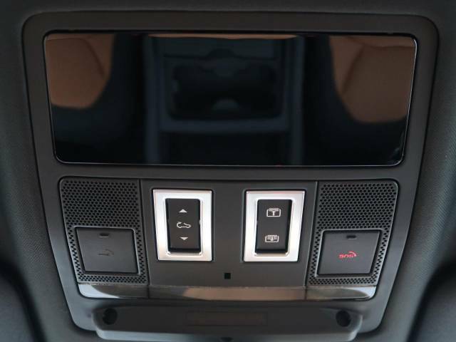 InControlがついており、専用アプリから燃料の残量や車両の位置情報が見れたり、リモートでエンジンをかけ、エアコンを効かせた状態で乗車できます。さらに緊急の際のSOSコールもついております。