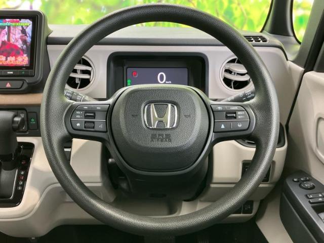 WECARSの展示場では実際に見て、触ってお車をお選びいただけます！知識の豊富な営業スタッフが様々なカーライフをご提案いたします！