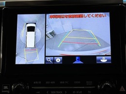 パノラミックビューモニターシステムが付いているので車の上から見た映像が確認できますよ。　一目で車両周辺の情報を確認できますが、直接安全をご確認下さい。