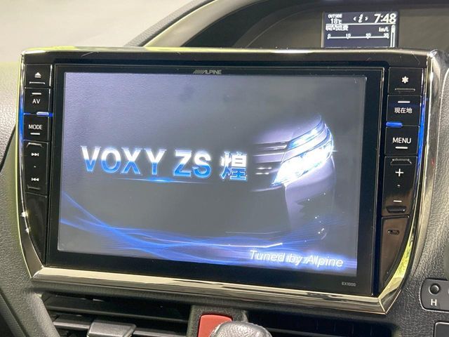 【大画面ナビ】人気の大型10インチナビを装備。存在感アリアリの大画面はインパクト大！ナビ利用時のマップ表示は見やすく、テレビやDVDは臨場感がアップ！いつものドライブがグッと楽しくなります♪