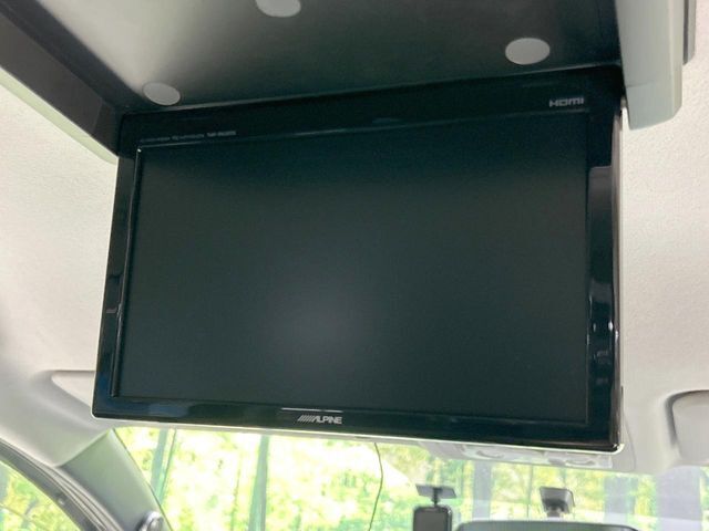 【フリップダウンモニター】家族や友人とお出かけする機会が多い方に大人気のフリップダウンモニター！大画面モニターで車内はエンタメ空間！退屈しがちな長距離ドライブも楽しい時間に変わります！