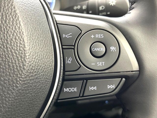 【レーダークルーズコントロール】高速道路での長距離走行が楽に！！自動で速度を保つクルーズコントロールが、衝突軽減システムと連携し、前方の車両を感知して車間を保つように速度調節してくれます！！